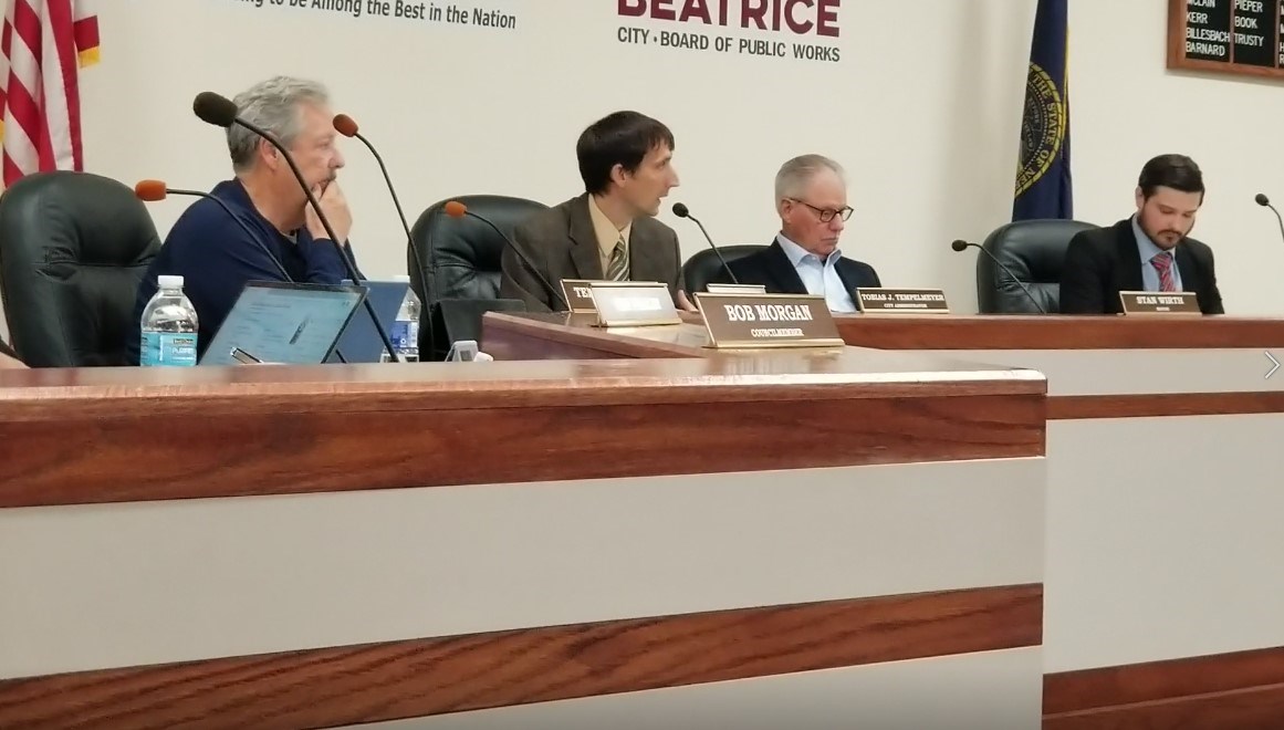 Beatrice elected officials discussing ordinance governing food t