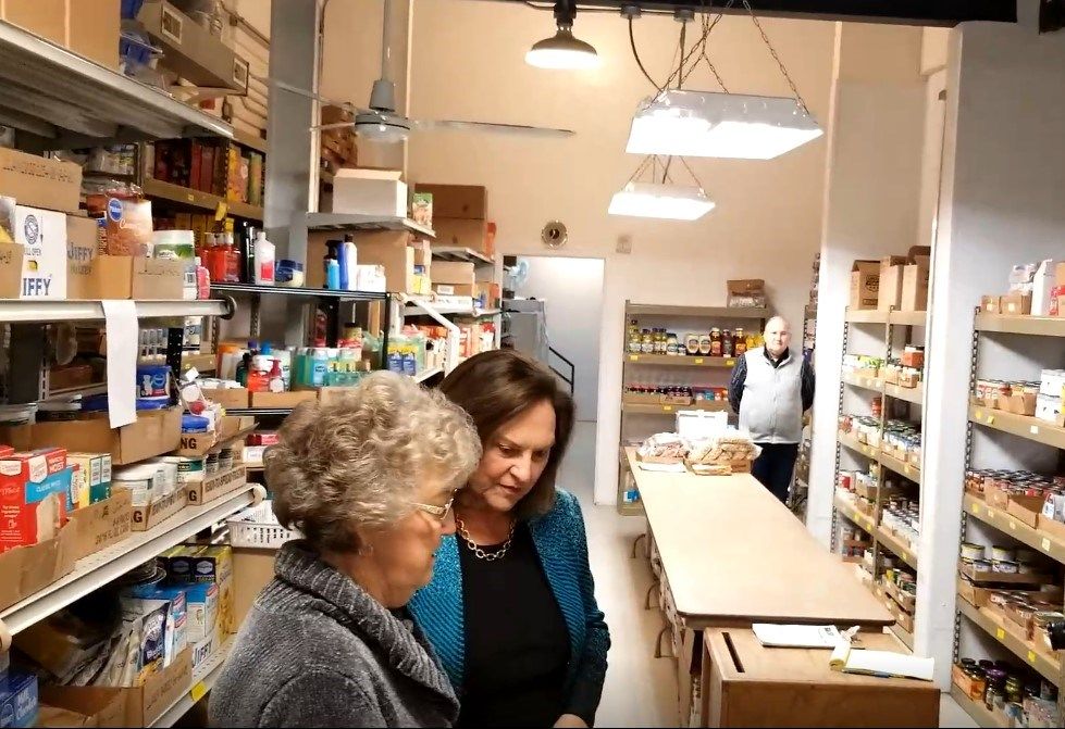 U.S. Senator Deb Fischer tours Beatrice pantry
