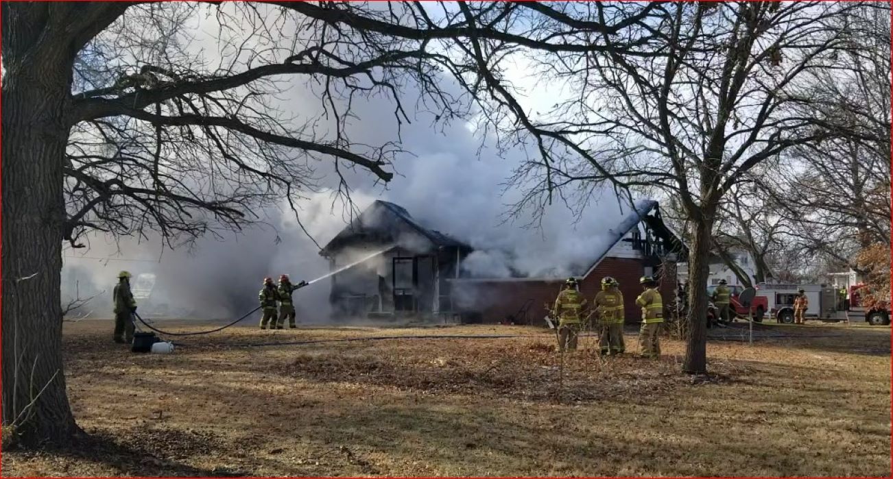 Firefighters battle blaze, in Wymore - Vimarsana News