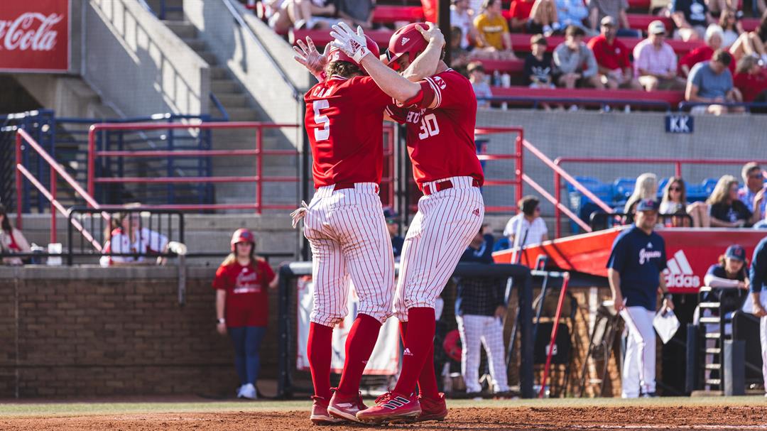 Walsh, Matthews go yard in 15-3 rout on Saturday - Vimarsana News