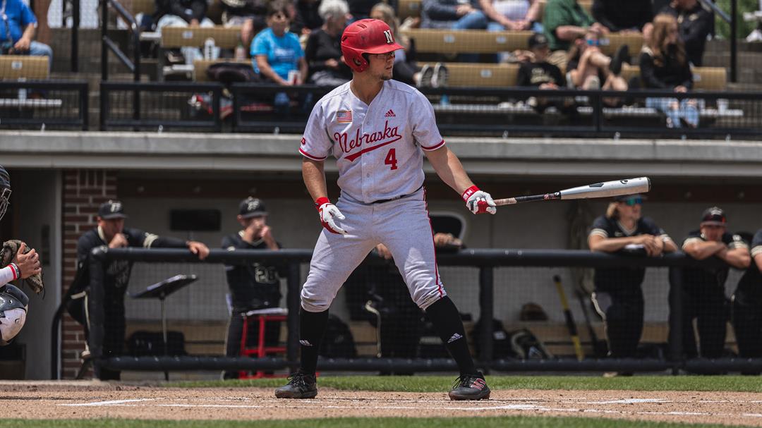 Anderson belts Big Ten record in series finale - Vimarsana News