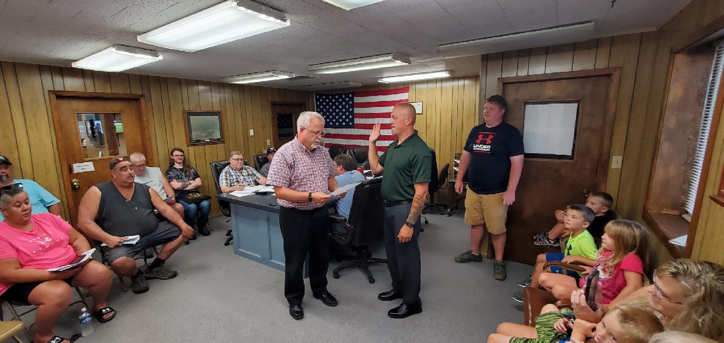 New Wymore Police Chief takes oath of office CENTRAL NEWS