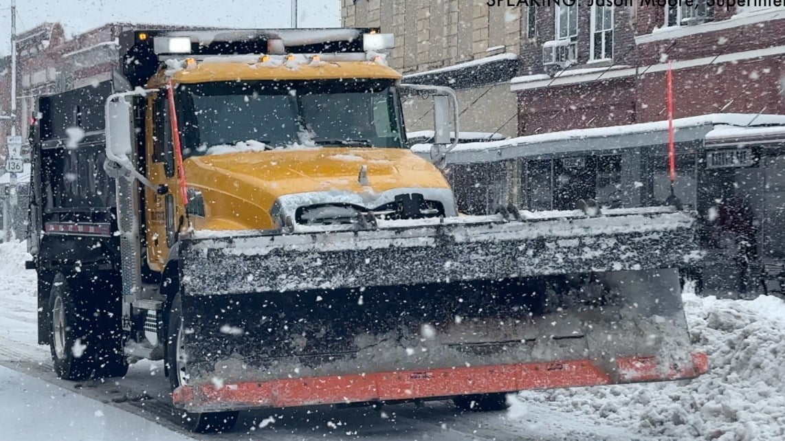 Break in heavy snow allows crews to make progress residential w