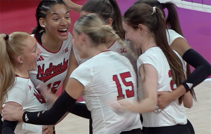 Huskers sweep Iowa Thursday night