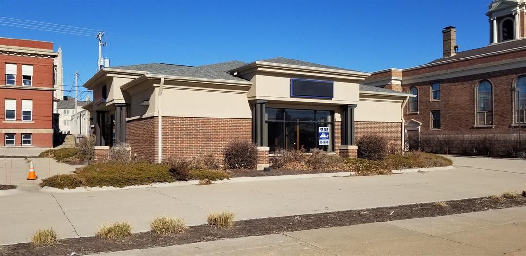 Split vote in favor, sends convenience store application to Nebraska Liquor Commission